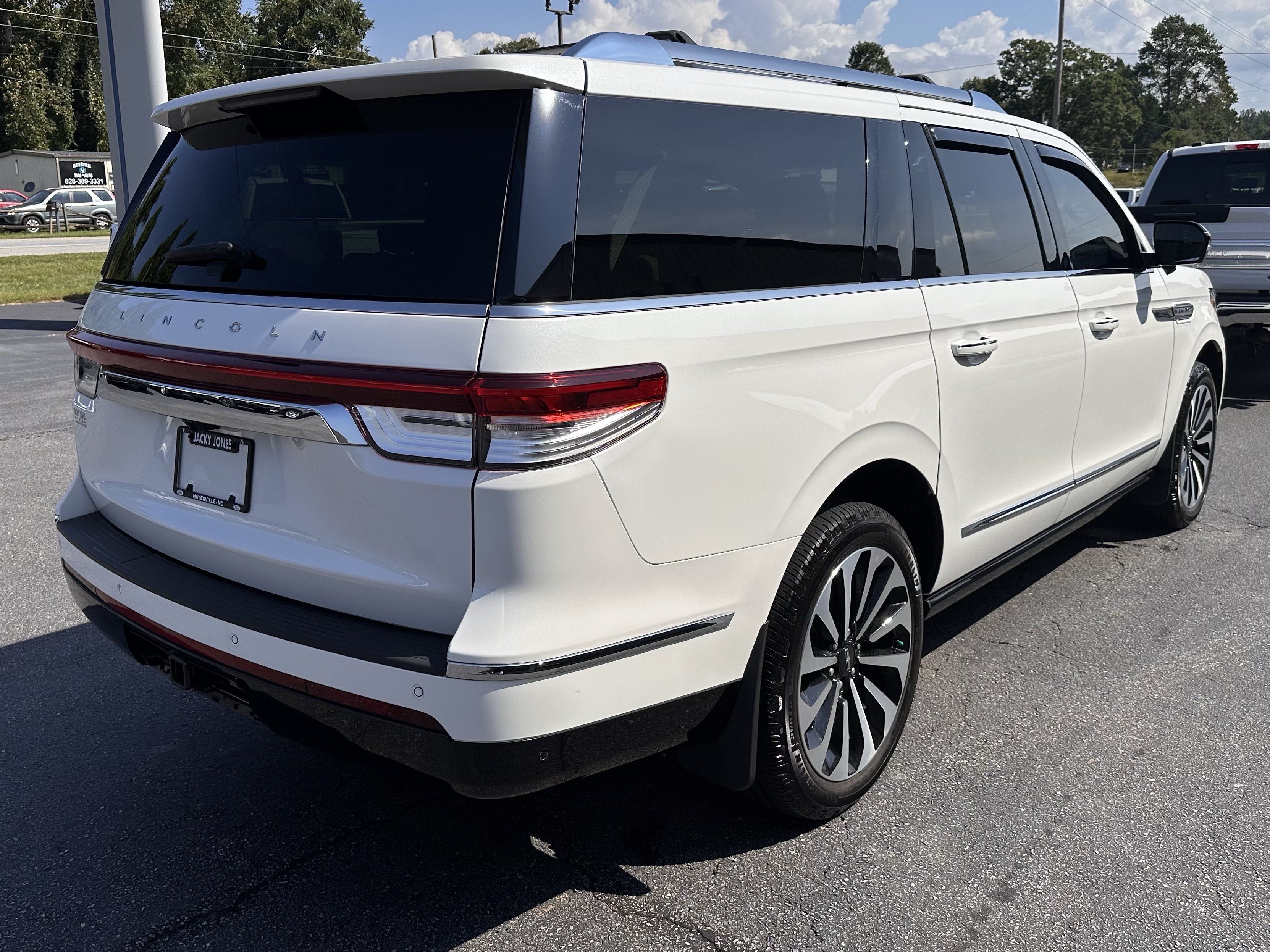 Used 2024 Lincoln Navigator L Reserve AWD/4WD image 6