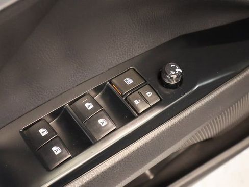 Used 2018 Toyota Camry SE image 11