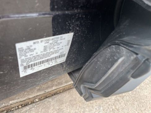 Used 2024 Ford Edge SE w/ Black Appearance Package image 9