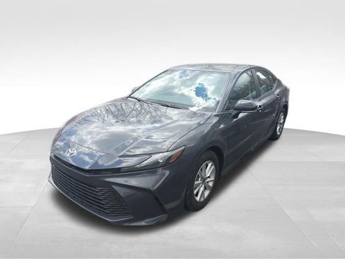 Used 2025 Toyota Camry LE image 2