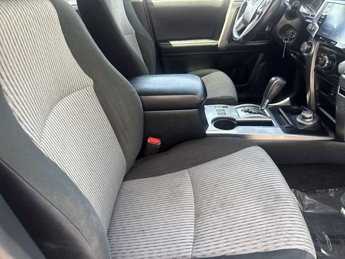 Used 2020 Toyota 4Runner SR5 AWD/4WD image 18