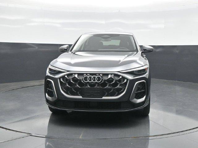 Used 2025 Audi Q5 Premium Plus w/ Premium Plus AWD/4WD image 2