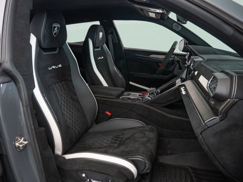Used 2023 Lamborghini Urus Performante AWD/4WD image 10