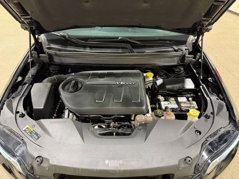 Used 2019 Jeep Cherokee Overland w/ Technology Group image 58