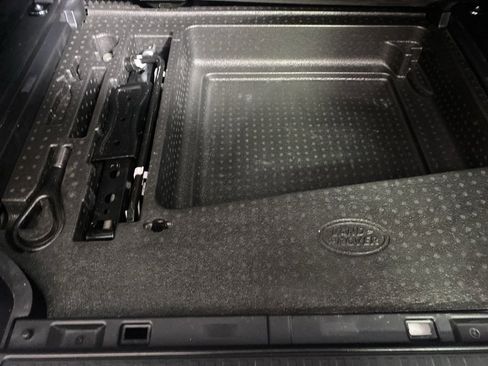 Used 2021 Land Rover Defender 110 SE image 27