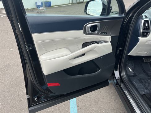 Used 2023 Kia Sorento SX Prestige image 15