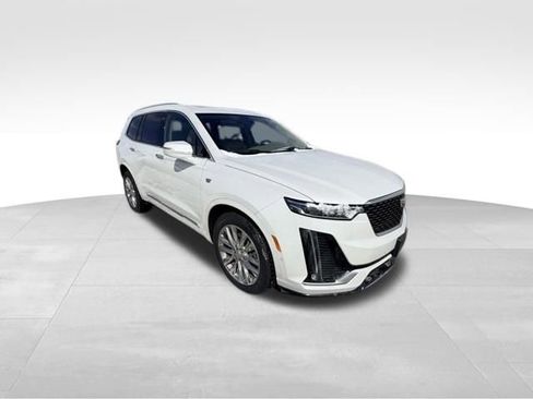 Certified 2022 Cadillac XT6 Premium Luxury w/ Platinum Package image 4