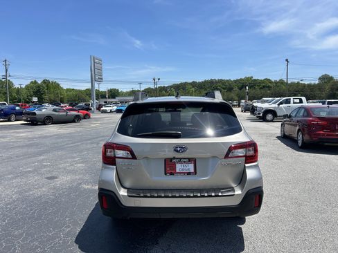 Used 2019 Subaru Outback 2.5i Limited AWD/4WD image 5