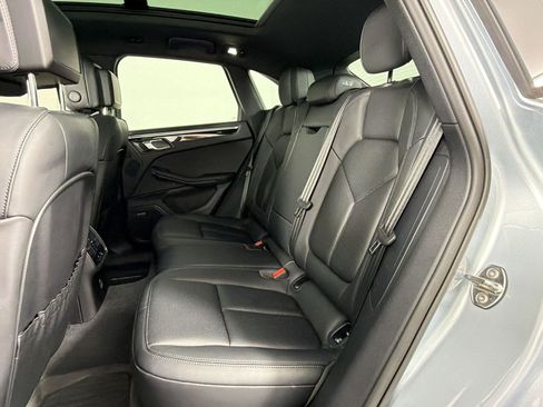 Certified 2024 Porsche Macan AWD/4WD image 18
