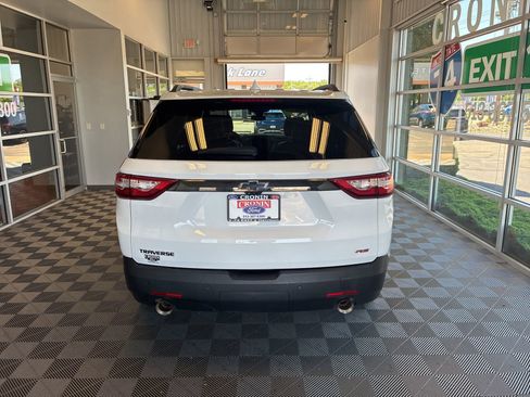 Used 2021 Chevrolet Traverse RS w/ LPO, Floor Liner Package FWD image 5