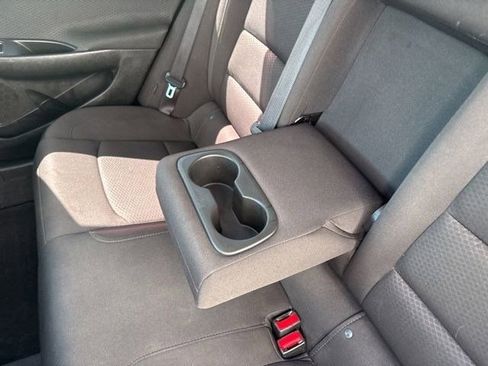 Used 2018 Chevrolet Malibu LT w/ Sport Package FWD image 34