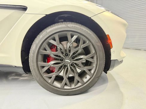 Used 2023 Aston Martin DBX image 23