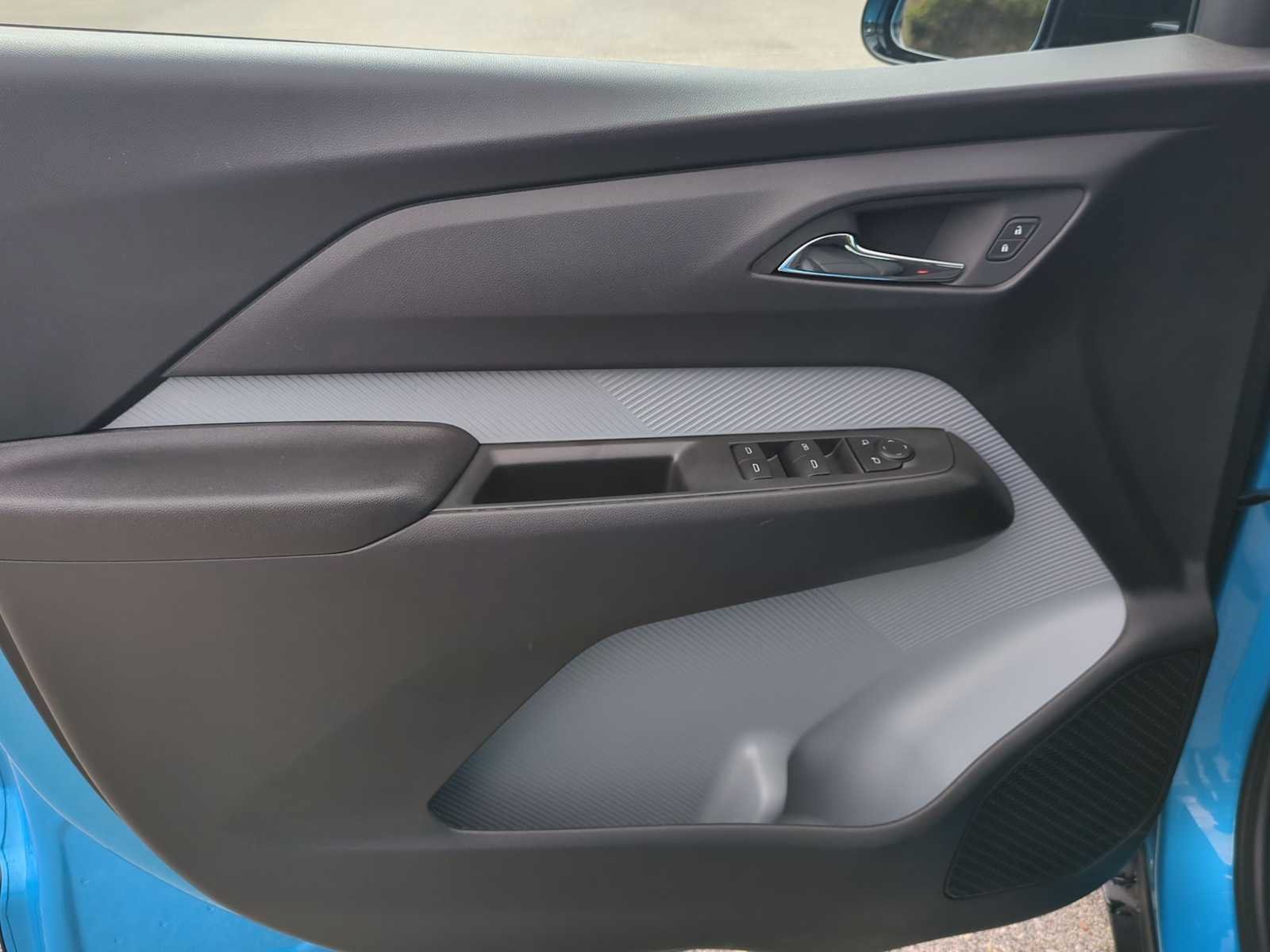 New 2027 Chevrolet Bolt LT w/ Comfort Package FWD image 10
