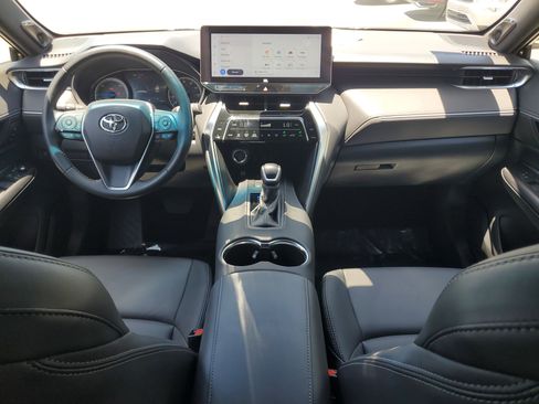 Certified 2024 Toyota Venza XLE AWD/4WD image 17