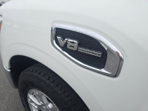 Used 2017 Nissan Titan SV image 11