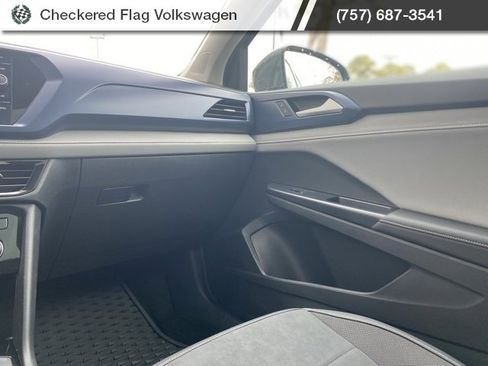 Used 2024 Volkswagen Taos SE image 31