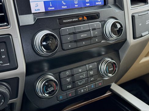 Used 2020 Ford F150 Lariat w/ Equipment Group 502A Luxury AWD/4WD image 12