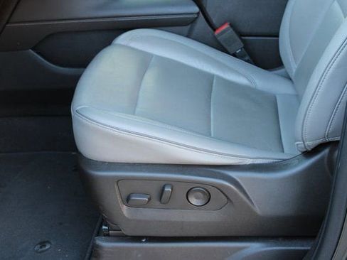 Used 2021 GMC Yukon SLT w/ SLT Premium Package image 16