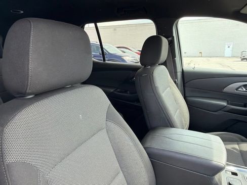 Used 2023 Chevrolet Traverse LT FWD image 28