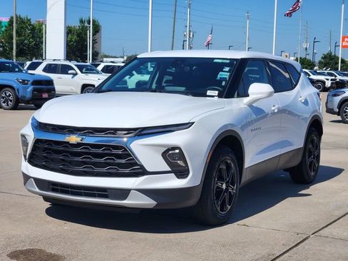 Used 2025 Chevrolet Blazer LT FWD image 3