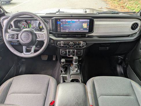 Certified 2025 Jeep Wrangler Unlimited Sahara w/ Safety Group AWD/4WD image 33
