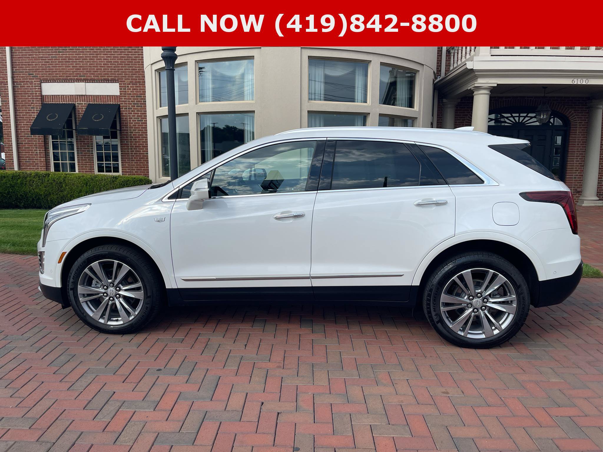 Used 2024 Cadillac XT5 Premium Luxury w/ Technology Package AWD/4WD image 11