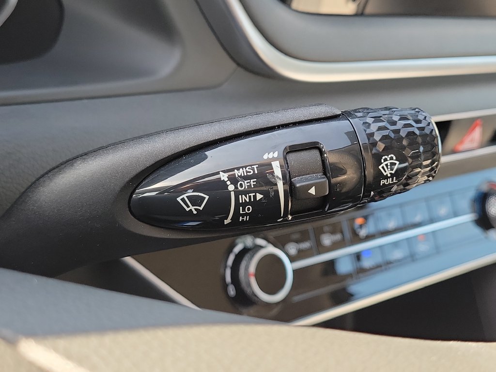 Used 2021 Hyundai Sonata SE w/ Preferred Accessory Package FWD image 12