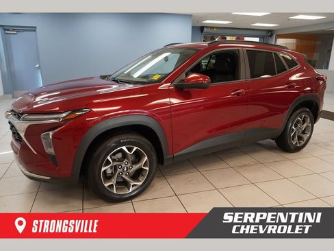 Used 2025 Chevrolet Trax LT w/ Driver Confidence Package FWD image 1