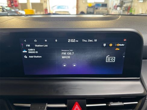 Certified 2024 Kia Seltos SX w/ SX Sunroof Package image 17