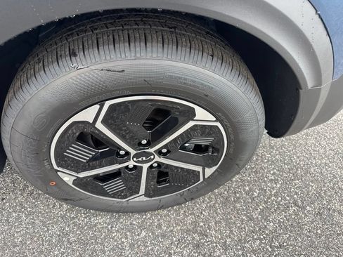 New 2026 Kia Niro EX FWD image 17