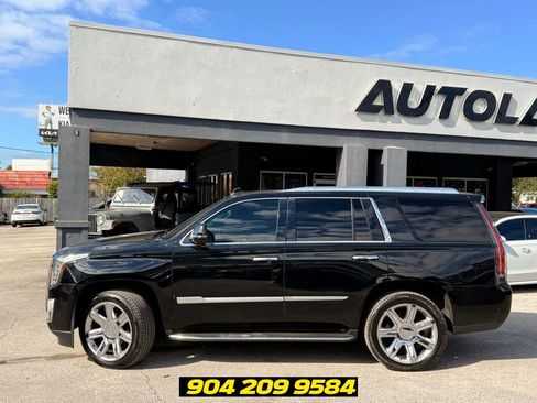 Used 2019 Cadillac Escalade Luxury AWD/4WD image 3