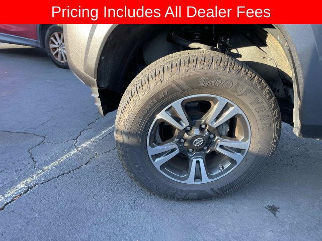 Used 2018 Toyota Tacoma TRD Sport AWD/4WD image 2