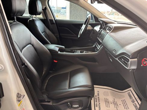 Used 2019 Jaguar F-PACE Premium image 26