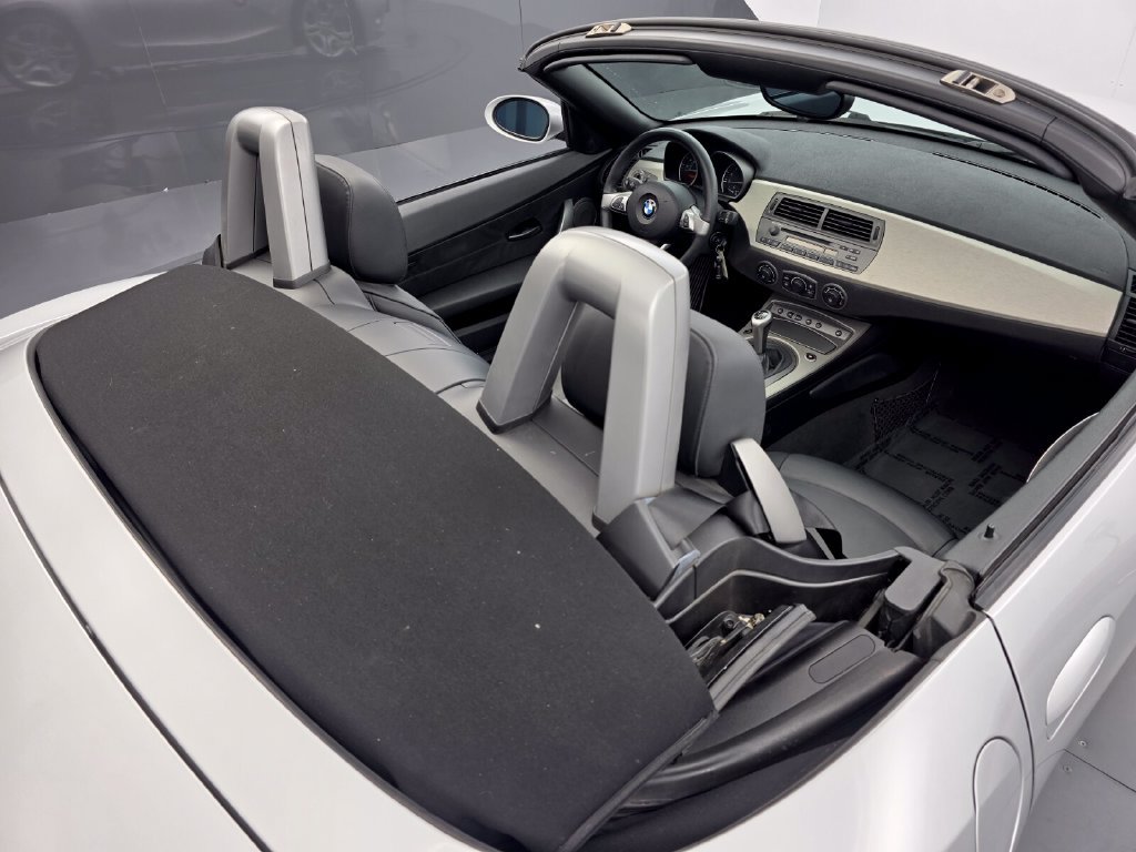 Used 2004 BMW Z4 3.0i RWD image 26