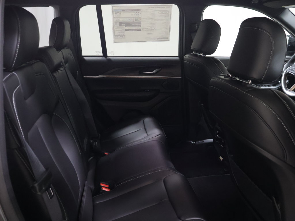New 2027 Jeep Grand Cherokee Limited AWD/4WD image 13