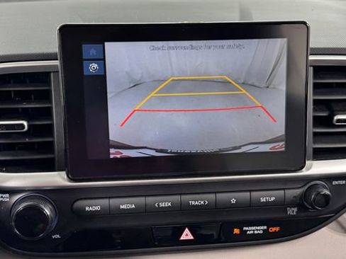 Used 2025 Hyundai Venue SEL FWD image 25