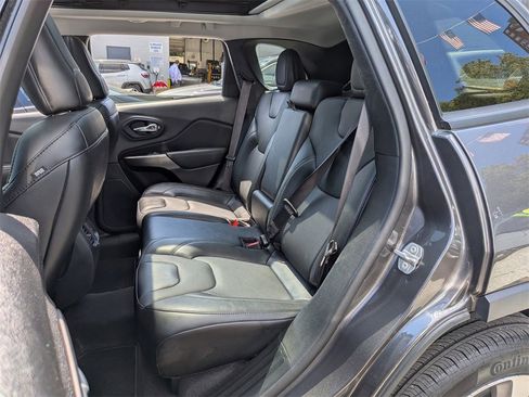 Used 2022 Jeep Cherokee Limited image 21