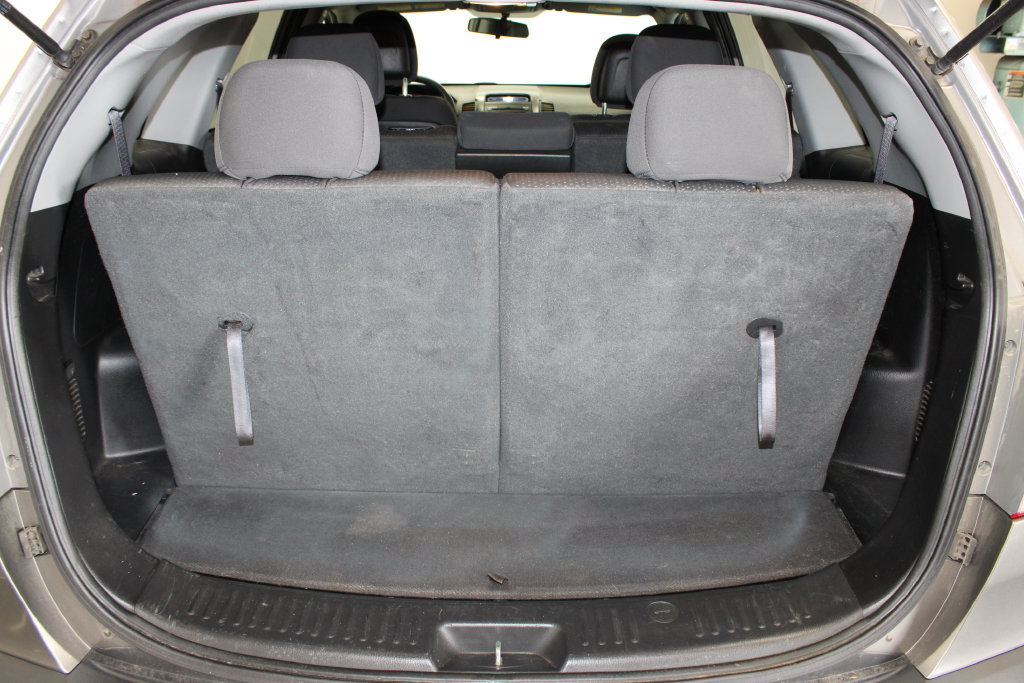 Used 2012 Kia Sorento FWD w/ Third Row Pkg image 7