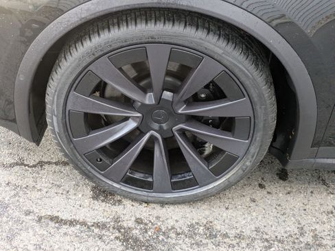 Used 2022 Tesla Model X image 11