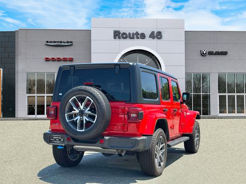 Used 2024 Jeep Wrangler Unlimited w/ Convenience Group AWD/4WD image 5