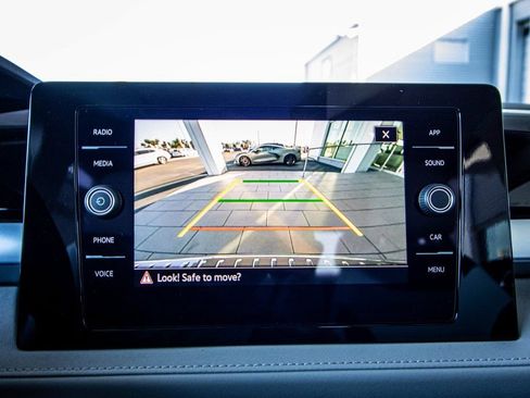 New 2026 Volkswagen Taos SE FWD image 4