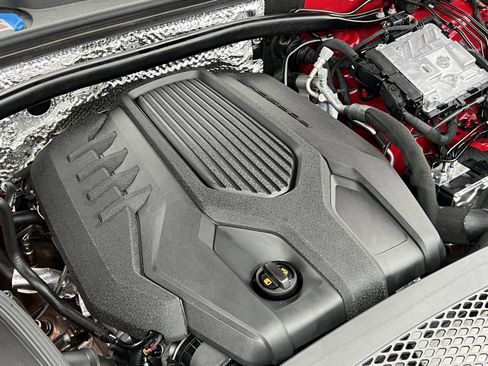 Certified 2025 Porsche Macan image 35