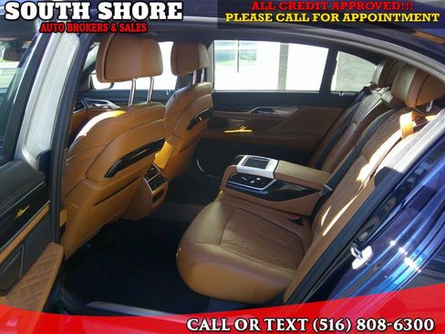 Used 2021 BMW 750i xDrive w/ Luxury Rear Seating Package AWD/4WD image 1