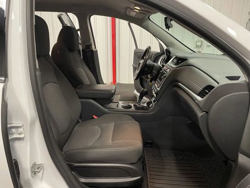 Used 2017 Chevrolet Traverse LT image 43