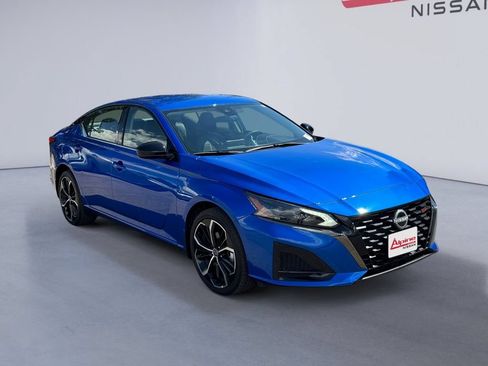 Used 2025 Nissan Altima 2.5 SR AWD/4WD image 7