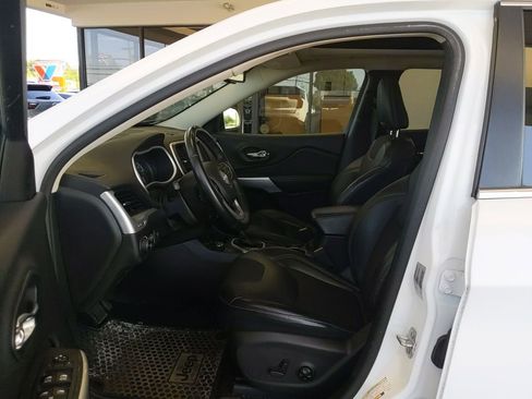 Used 2018 Jeep Cherokee Latitude Plus w/ Comfort/Convenience Group AWD/4WD image 14