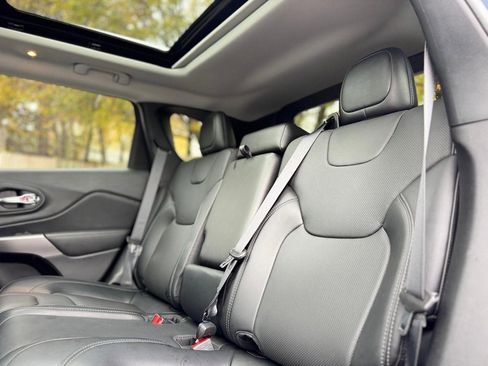 Used 2021 Jeep Cherokee Limited image 19