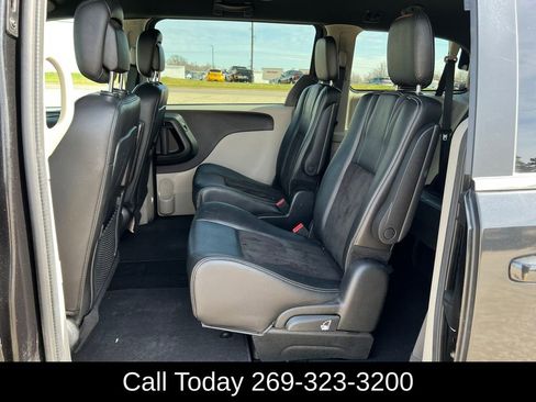 Used 2020 Dodge Grand Caravan SXT image 5