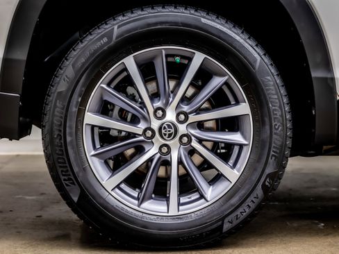 Used 2019 Toyota Highlander XLE image 35