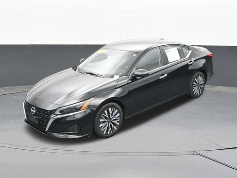 Used 2025 Nissan Altima 2.5 SV FWD image 65